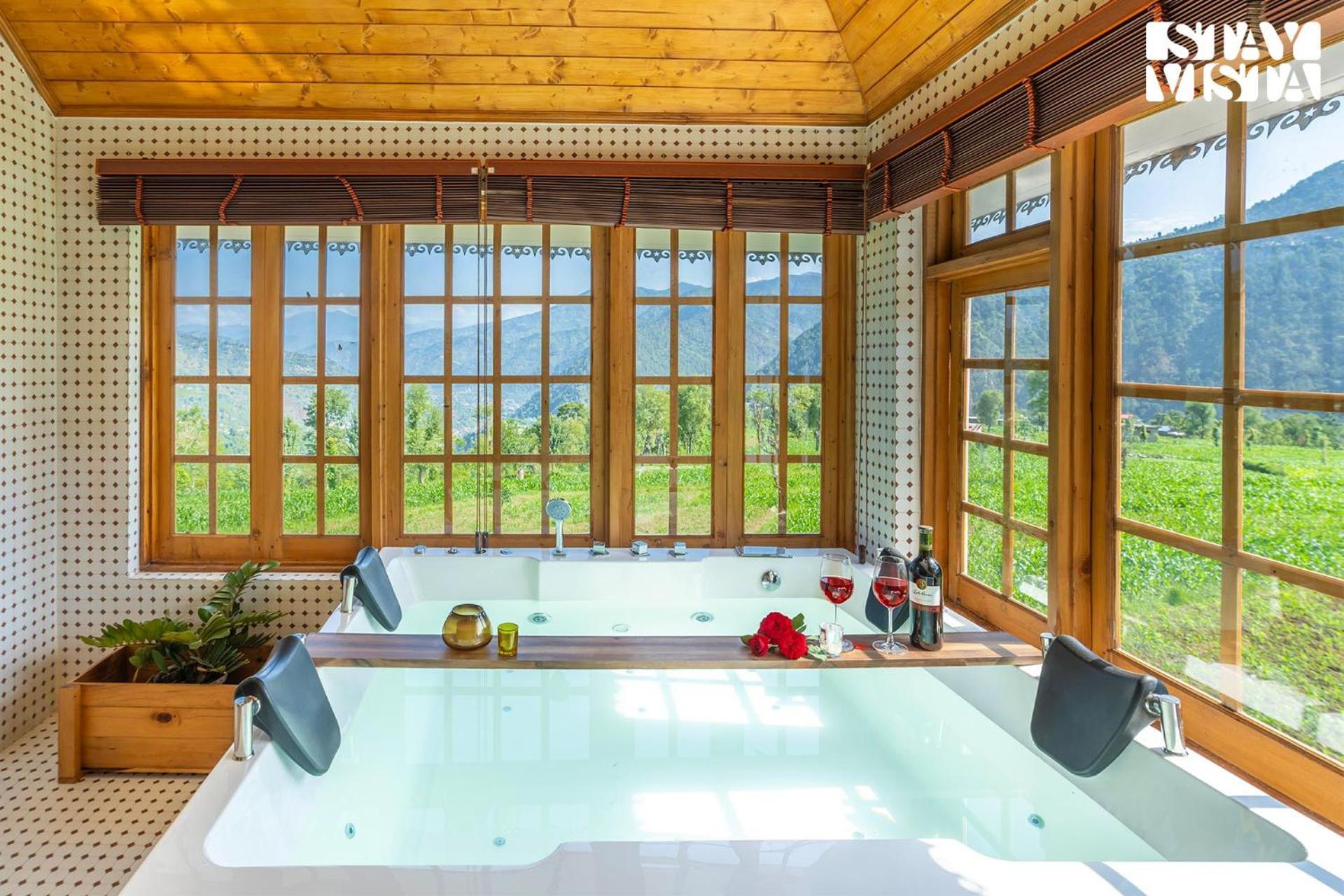 Stayvista At The Oakridge 4 Bhk Villa In Dharamshala With Jacuzzi & Balcony تشامبا المظهر الخارجي الصورة